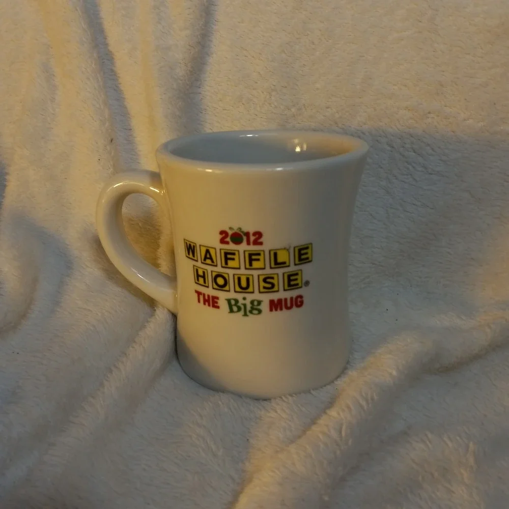 Waffle House 2012 The Big Mug HAPPY HOLIDAYS Tuxton Large 16 oz Coffee Diner Mug